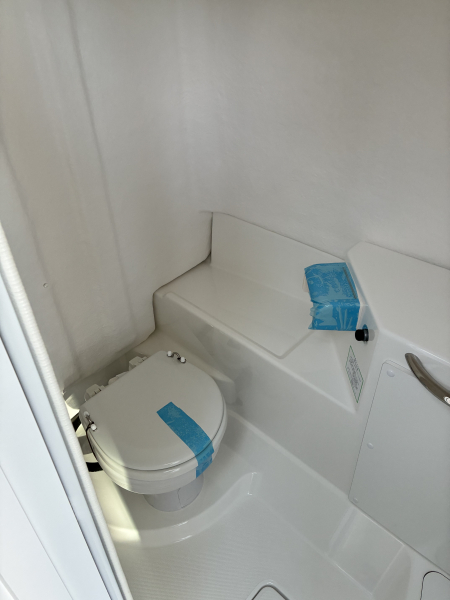 YFR330実艇のトイレルーム